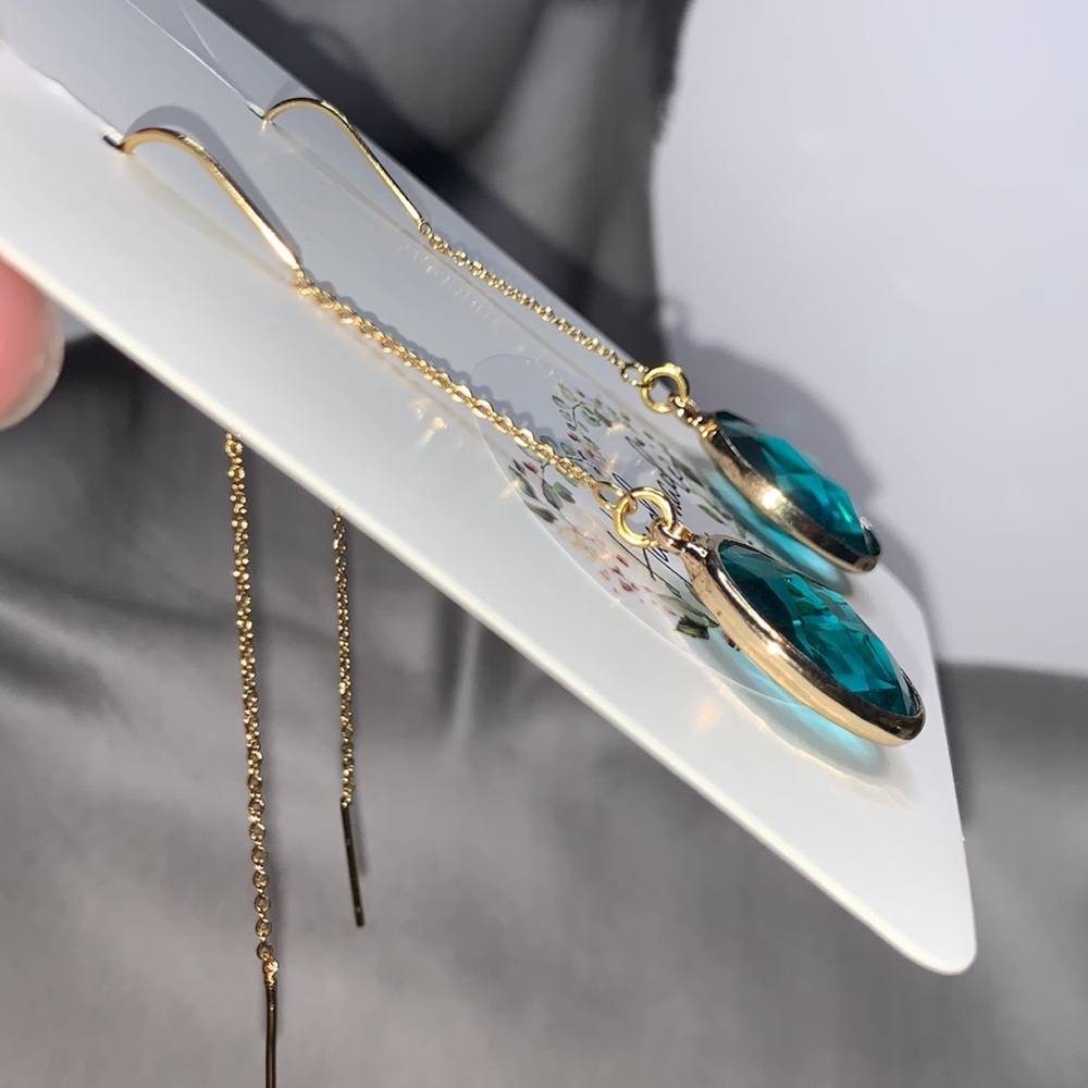 December Birthstone on 18k Gold Threaded Dangling Earrings - Picture 9 of 12